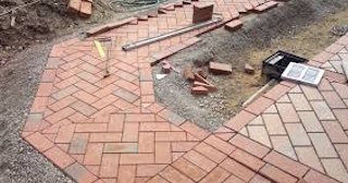 Укладка тротуарной плитки в Черняховске в октябре