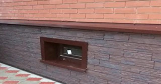Облицовка цоколя панелями под камень в Черняховске в октябре