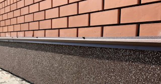 Облицовка цоколя керамогранитом в Черняховске в октябре