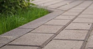 Профессиональная укладка тротуарных дорожек в Черняховске в октябре